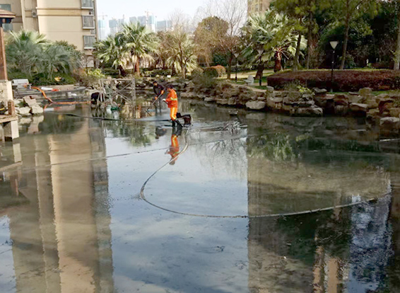 沿滩景观池淤泥清理